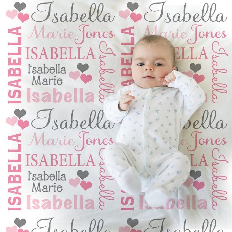 Couverture personnalisée coeurs pour bébé, couverture avec prénom rose et gris image 1