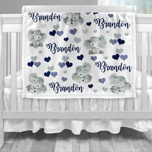 Manta de bebé de elefante personalizada, manta de bebé de elefante azul marino y gris con nombre de elefante, regalo de bebé de elefante, corazones, manta de elefante para niño imagen 2