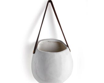 Jardinera de pared orgánica pequeña blanca