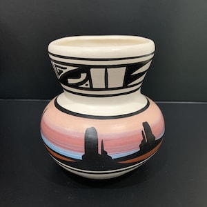 Vintage Cedar Mesa Pottery “Desert Rainbow” Vase | Naaiilid Design | Maria Navajo