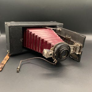 Vintage Conley No. 3 Folding Kewpie Camera – Red Bellows (1917–1922) – Display Only