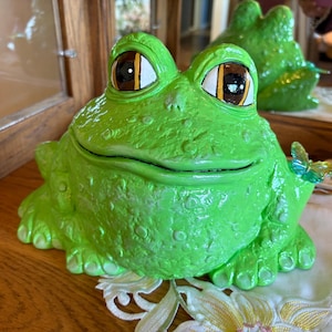 Hand painted, ceramic Fat Toad