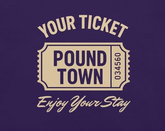 Tu boleto a Pound Town / Camiseta divertida queer con gráfico del orgullo LGBTQ