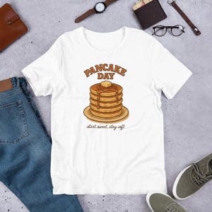 Pancake Day T-shirt: T-shirt met retro ontbijtprint - zoet en zacht