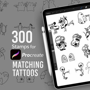 Könnte beinhalten: Ein digitales Tablet zeigt 300 passende Tattoo-Stempel für Procreate, mit Schwarz-Weiß-Strichzeichnungen. Die Designs umfassen Cartoon-Charaktere, Blumen und andere skurrile Illustrationen. Ein Stift liegt neben dem Tablet.