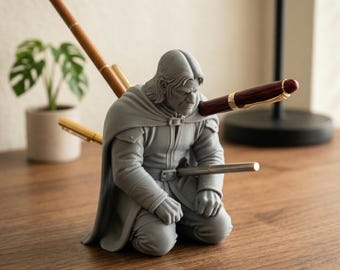 3D Printed Boromir Pen Holder - LOTR Desk Decor Organizer, Gondor Captain Statue, Lord of the Rings Merchandise, Fantasy Pencil Stand