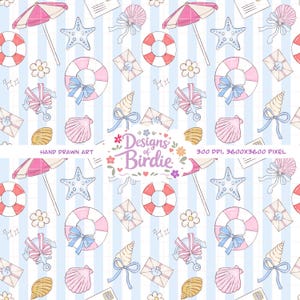 Può includere: Un motivo ripetuto con illustrazioni a tema spiaggia. Ombrelloni a righe rosa e bianche, stelle marine, conchiglie, salvagenti e scatole regalo sono disposti su uno sfondo a righe azzurre. È presente anche il testo "Designs of Birdie".