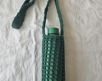 Handgehäkelter Flaschenhalter / Überzug / Quadratisches Muster