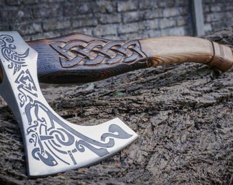 Handgemaakte gegraveerde Vikingbijl – handgesmeed koolstofstaal met essenhouten handvat | Verzamelcadeau voor mannen