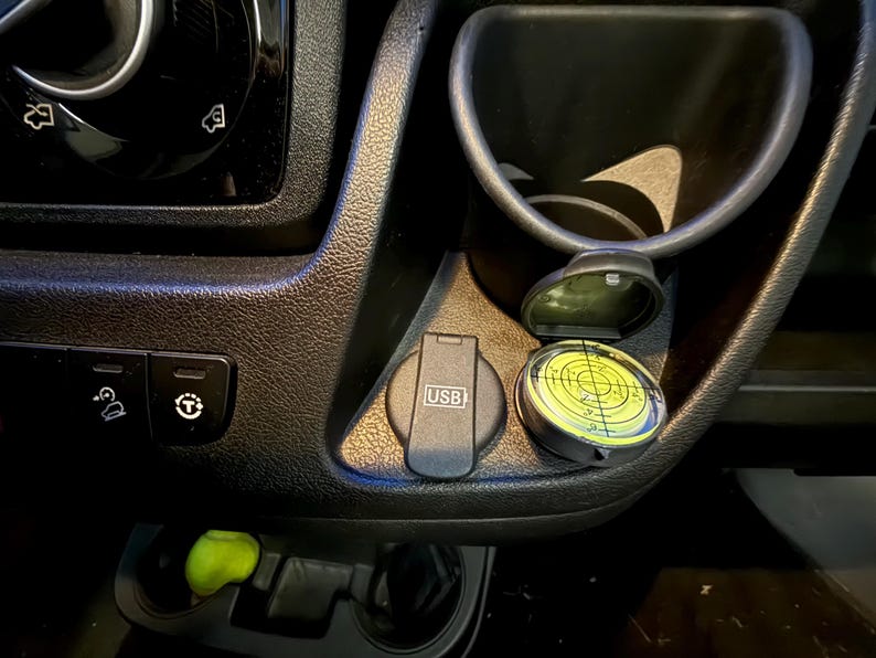 Spirit level for the Fiat Ducato 7, 8 and 9, as well as Peugeot Boxer and Citroen Jumper. Duc.7 Zigarettenanz.