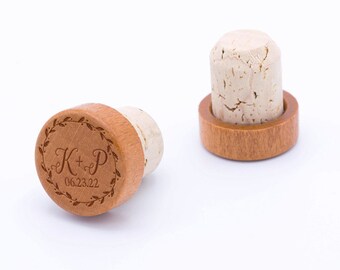 Personalized Wine Stopper Wreath with Initials and Date - Vineyard Wedding Favors Engraved Wood, wedding shower gift W0295STWR