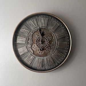 60cm Silver Gear Wall Clock – Handmade Steampunk Metal Clock – Silent Industrial Decor – Large Mechanical Wall Clock