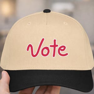 Vote Script Hat - Zweifarbige beige-schwarze Baseballkappe