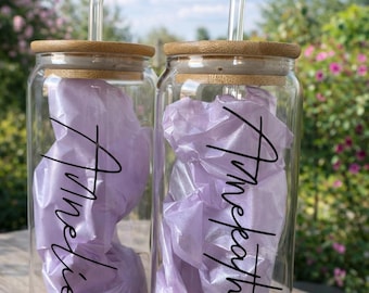 Personalisierte Glastasse mit Deckel und Strohhalm | Eiskaffee- oder Bierglas | Geschenk für Brautjungfern | Name personalisierbar