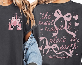 Camiseta Disney Castillo de Cenicienta Comfort Colors, Coquette Bow de doble cara El lugar más mágico de la Tierra Camiseta para viaje familiar