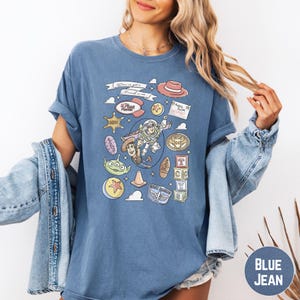 Camiseta con colores cómodos "Tienes un amigo", camiseta retro de Toy Story, Woody, Buzz, Rex, Hamm, viaje a Disneyland. imagen 4