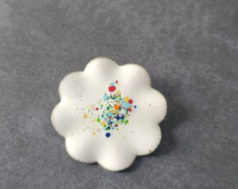 White Enamel Copper Pin With Rainbow Spatter