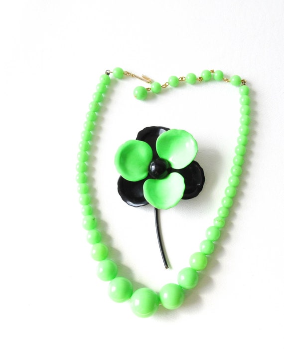 Neon Green Japan Necklace and Enamel Flower Pin