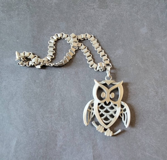 Owl Necklace Silver Tone Book Link Chain Lattice Design