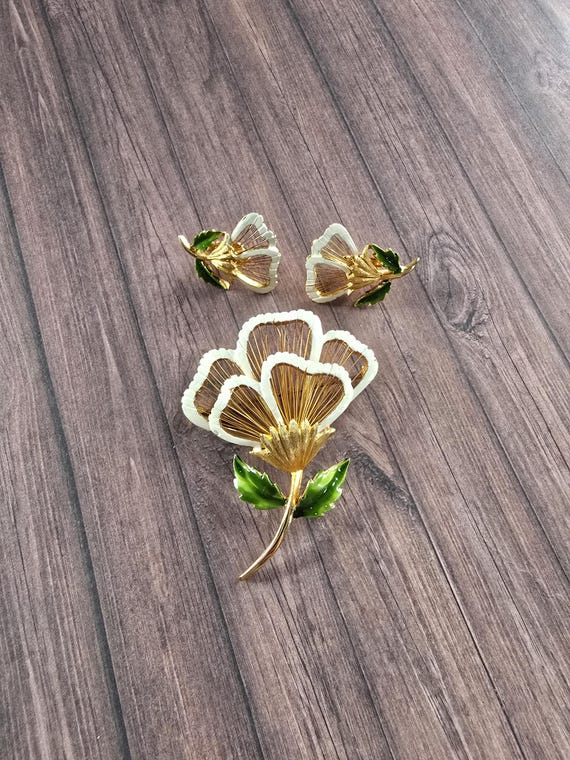 Flower Brooch and Earring Set Gold Tone White and Green Enamel