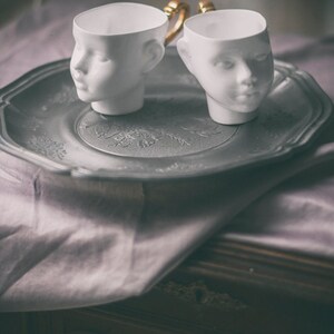 DOLL HEAD Set of two porcelain coffee mugs with gold handles image 5
