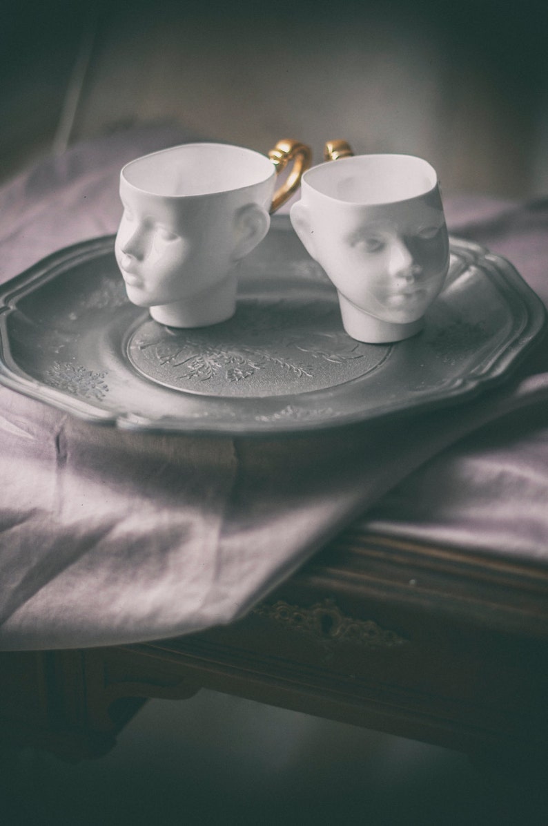 DOLL HEAD Set of two porcelain coffee mugs with gold handles image 5
