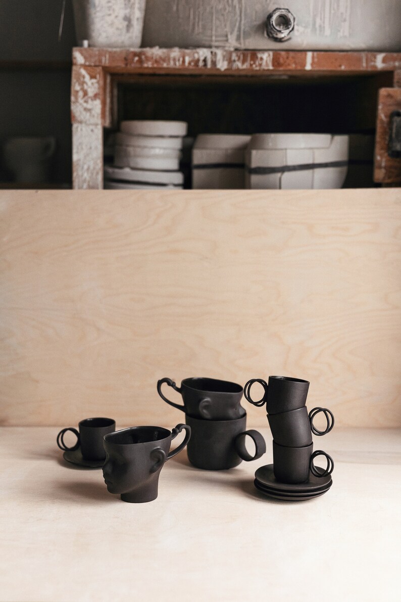 DOLL HEAD Set of two black porcelain mugs image 4