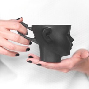 DOLL HEAD Set of two black porcelain mugs image 2