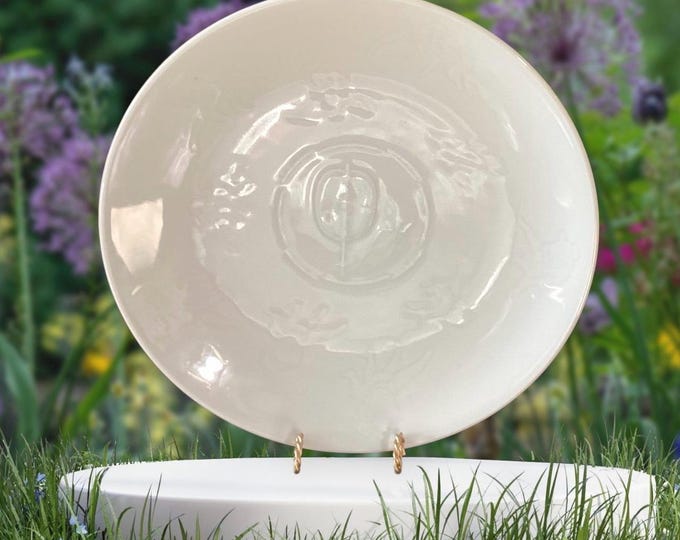Unusual Sumo Design Large Plate/Platter with Referee and Sumo Wrestlers