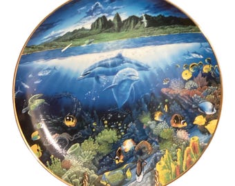 Plato coleccionable antiguo "Un descubrimiento en Anahola" de la colección Paraíso Submarino de Danbury Mint.