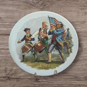 Vintage Patriotic American Revolution Decorative Plates (1)