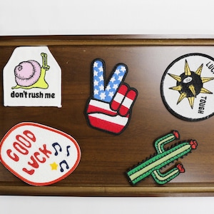 Geborduurde opstrijkpatches: zelfgemaakte uniforme badgeset