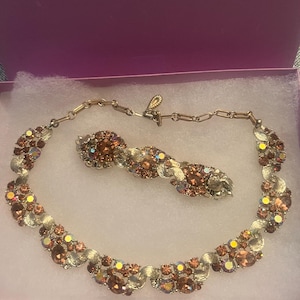 Collana e bracciale vintage firmati Lisner con topazio e aurora boreale, strass – Gioielli di metà secolo anni &#39;50 – Collana da 16&quot;, bracciale da 7&quot;