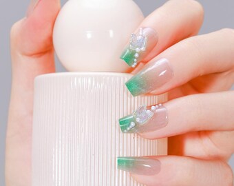 30 Stück Grüne Ombre Nude Drücken Sie auf die Nägel - 3D-Perlen-Schmetterlings-Nägel, künstliche Nägel mit Farbverlauf, lange quadratische wiederverwendbare Nail Art, Geschenk für Sie