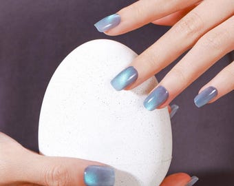 30 Stück Blau schimmernde Press-On-Nägel - Irisierendes Aqua-Nagellack-Set | Kurze Quadratische Fake Nägel | Wiederverwendbare Klebenägel | Meerjungfrau Chrom Finish