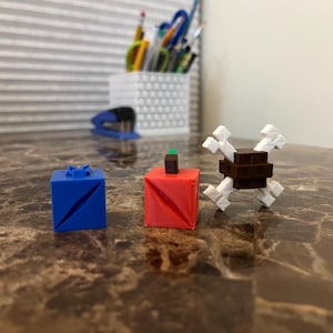 Grow A Garden Keychains – Mini Collectible Gift From Roblox – Gamer Accessory - Cosplay - Backpack Charm