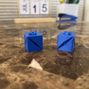 Grow a Garden Blueberry Keychain – Mini Collectible Gift From Roblox – Gamer Accessory - Cosplay - Backpack Charm