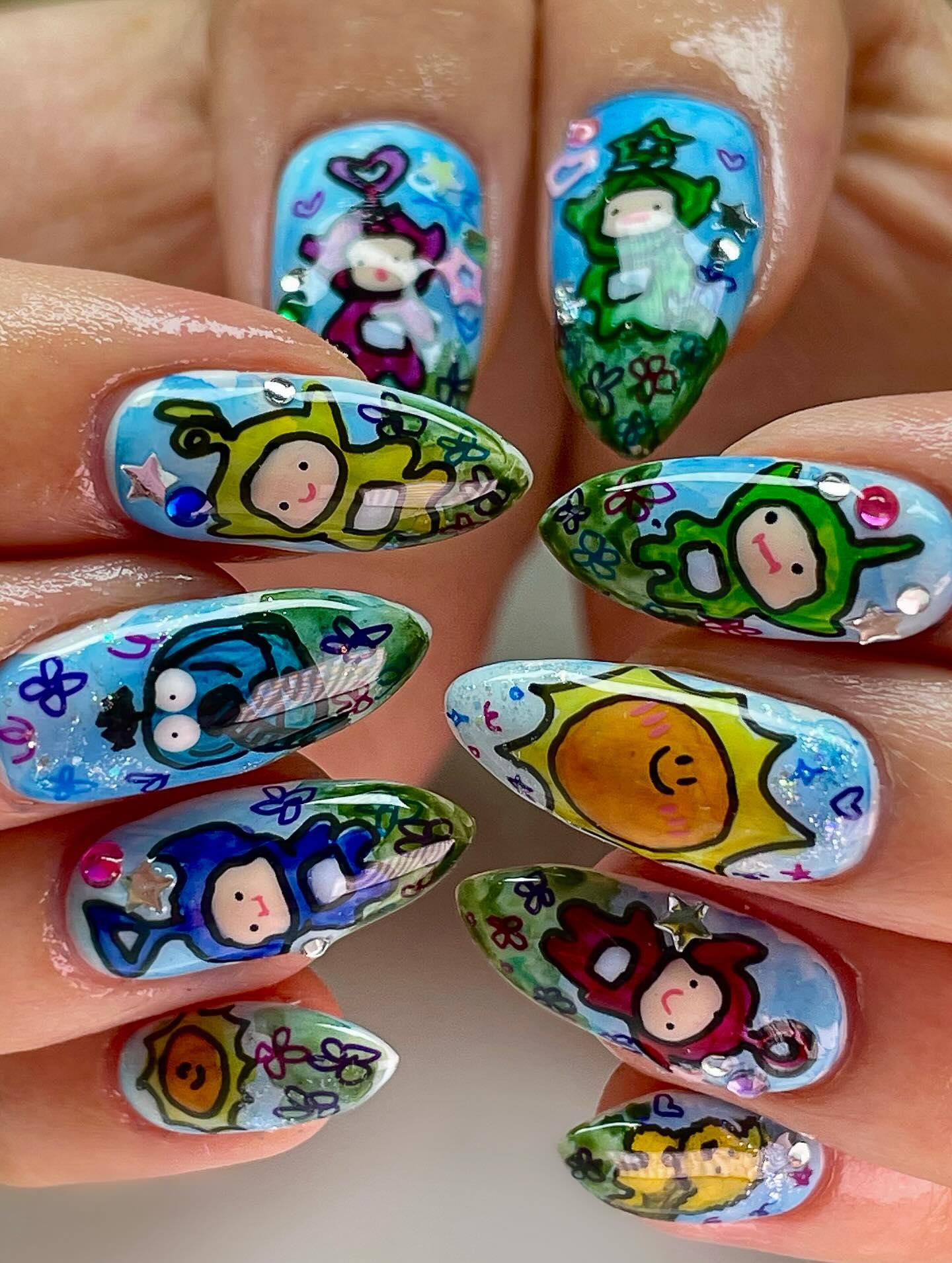 キュートな漫画の押し付けネイル、テレタビーズ風ネイルセット、女性と