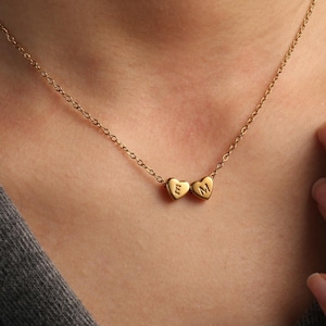 Pequeño collar con inicial de corazón en 3D, pulsera personalizada con inicial de corazón, dije de corazón minimalista, collar familiar, regalo para mujer, regalo para ella