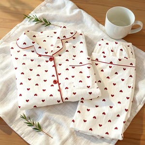 Heart Print Pajama Set: Women&#39;s Crinkled Loungewear