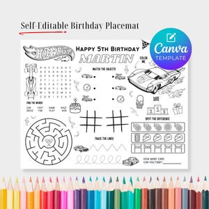 Puede incluir: Mantel individual de cumpleaños autoeditable en blanco y negro con gráficos de Hot Wheels. Presenta un laberinto, tres en raya y otras actividades. Incluye el texto "Happy 5th Birthday Martin".