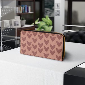 Heart Pattern PU Leather Zipper Wallet: Stylish Women&#39;s Clutch