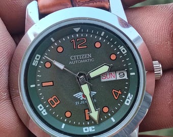Vintage Citizen Automatic Movement no-8200 Day-Date Japan Made Green Dial Men's Wrist Watch