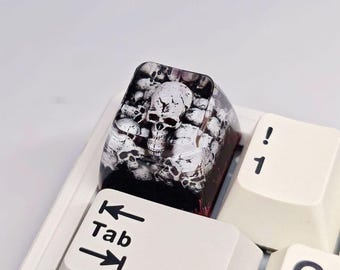 Teclado artesanal con diseño de calavera gótica: tecla de resina personalizada, decoración de escritorio de terror, accesorio para teclado.