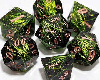 Juego de dados Golden Weaver Sharp Edge / Dados poliédricos con purpurina para D&D y juegos de rol de mesa.
