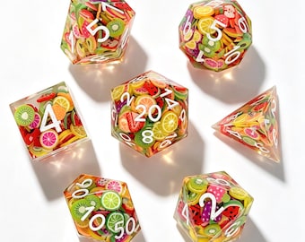 Juego de dados de resina con forma de rodajas de fruta: dados poliédricos de borde afilado para juegos de rol de mesa y D&D.