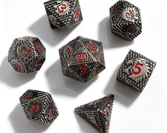 Juego de dados metálicos con forma de escamas de dragón: dados resistentes para juegos de rol de mesa.