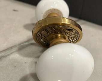 Serrure à mortaiser vintage en céramique avec rosace et boutons de porte en porcelaine blanche