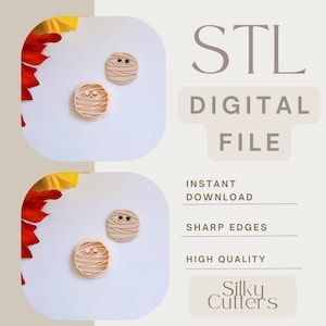 Puede incluir: Dos cortadores de galletas beige con forma de momia y ojos de dibujos animados se muestran sobre una superficie blanca. La imagen incluye el texto "STL DIGITAL FILE" e "INSTANT DOWNLOAD". También es visible el logotipo de Silky Cutters.