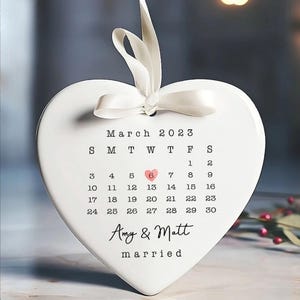 Married Ornament, Wedding Gift, Wedding Date ornament, Heart Calendar, Anniversary Gift, Our First Christmas, Newlywed Gift, Wedding Gift
